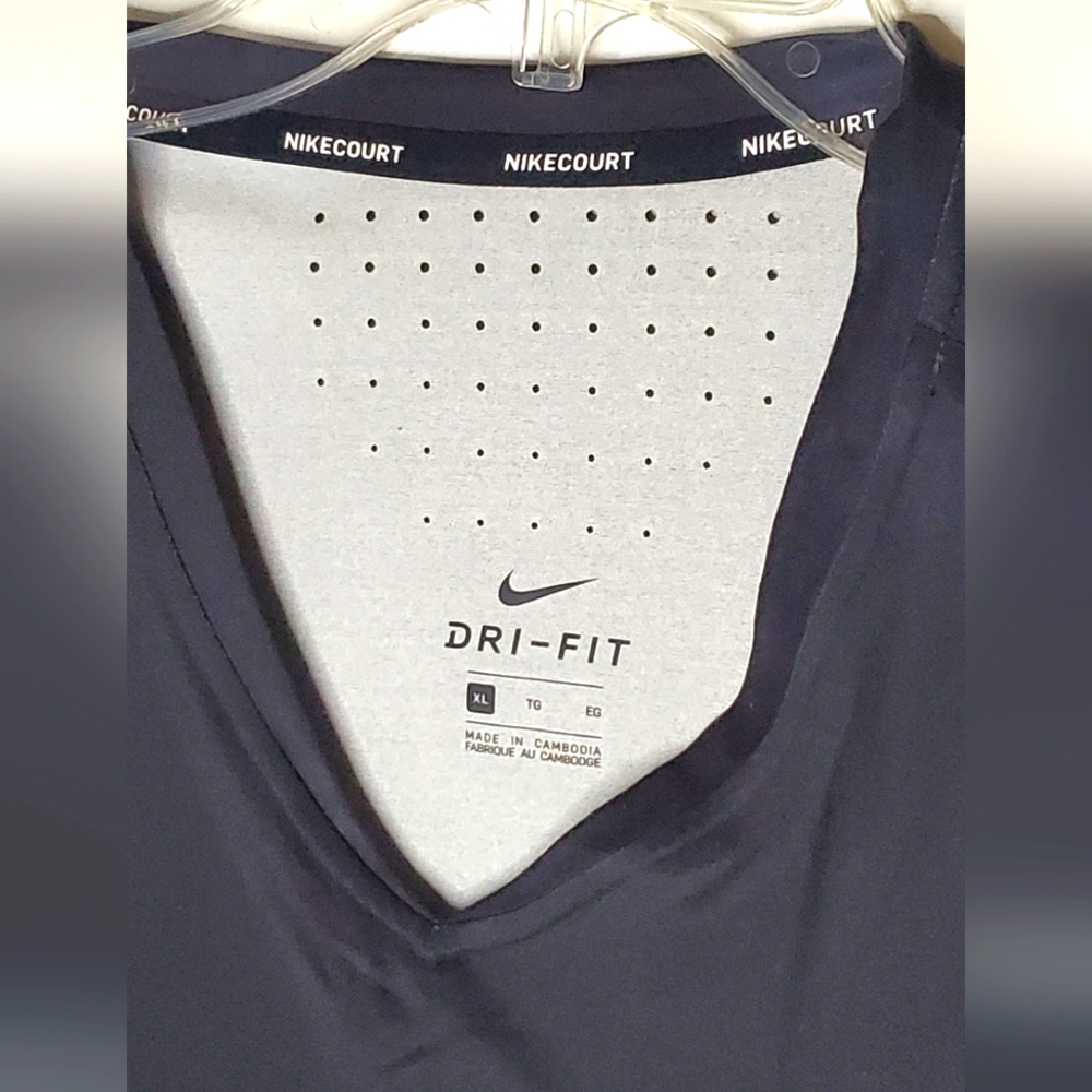 NWT NIKE -size XL -tshirt slim fit- dri-fit-100% polyester - Picture 3 of 12